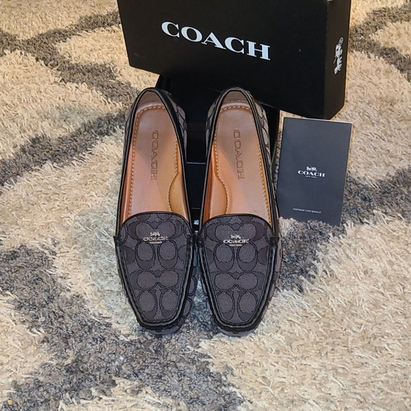COPY - A pair of 7 1/2  COACH SLIDES(others up to… - Picture 2 of 4